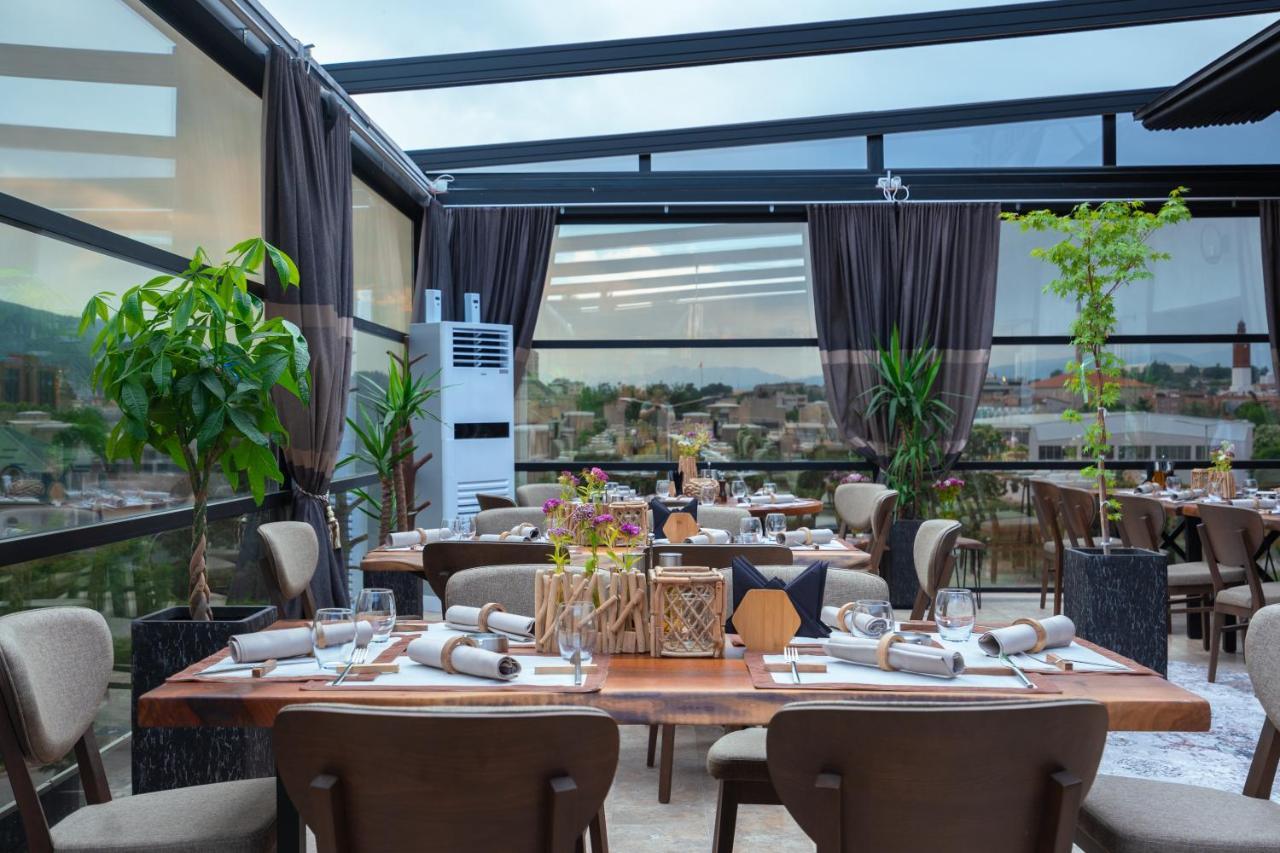 Austrian Palace Hotel Szkopje Kültér fotó